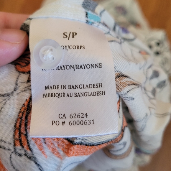 Looney Tunes All over Print Casual Dress Rayon Button Down Shirt size S NWT - Picture 5 of 7